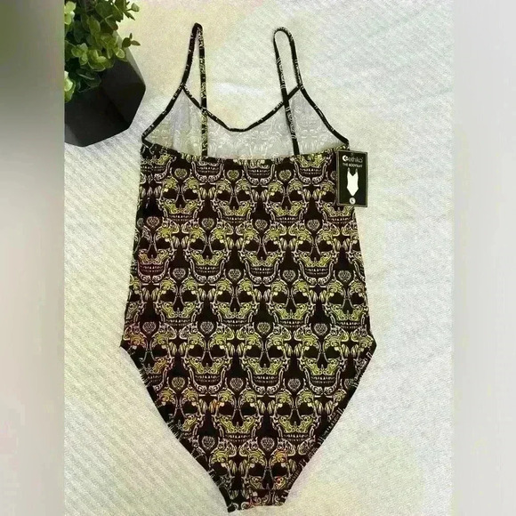 NWT Ethika Bodysuit Black and Yellow Skulls Size Large - Picture 3 of 4